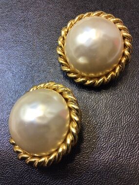 Carolee Signed DESIGNER CLIP-ON Faux Pearl Gold Tone Clip-on Earrings